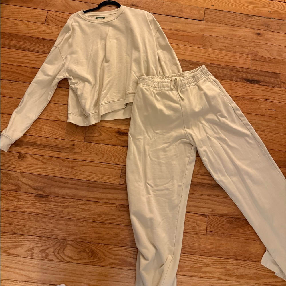 Daily Drills Sand Sweatsuit